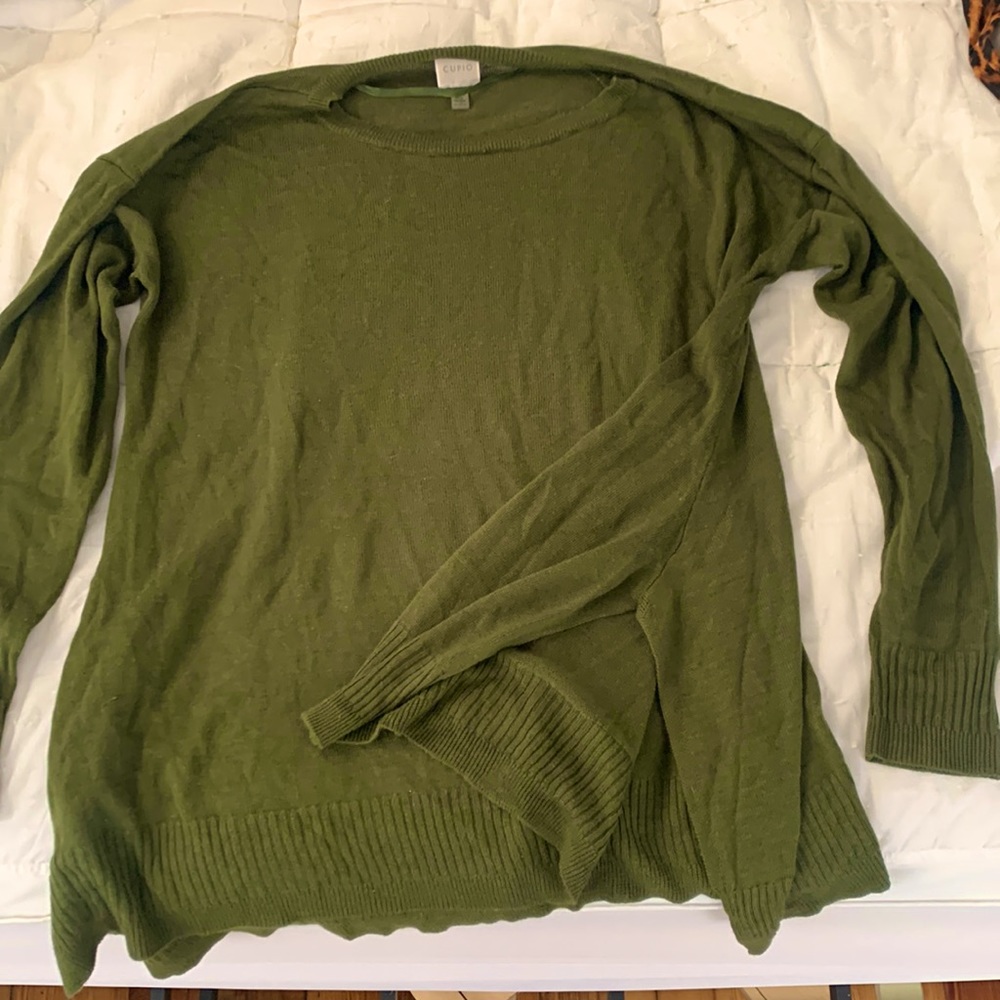 Cupio green sweater with slit sides, size medium